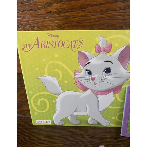 The Aristocats Gift Set Story Books & Marie The Cat Ring Stocking Stuffers Lot - Picture 2 of 6